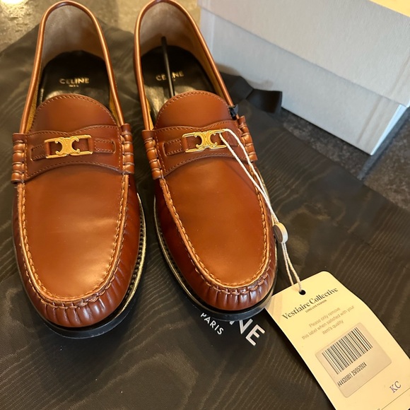 Authenticated Celine Thriomphe lamb skim dark brown loafers size 39,5 - Picture 2 of 8